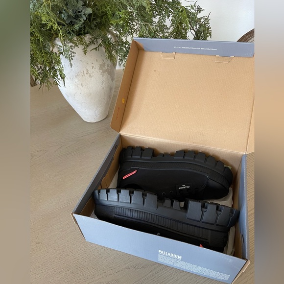 Palladium Black Low-Top Combat Boots - Picture 5 of 9